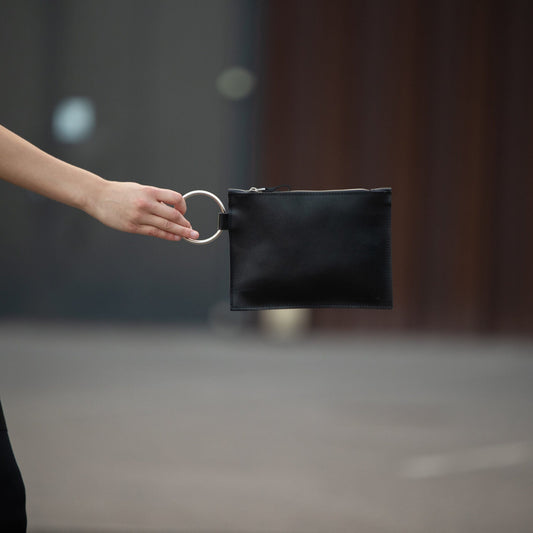 Clutch Nina With a Ring Handle
